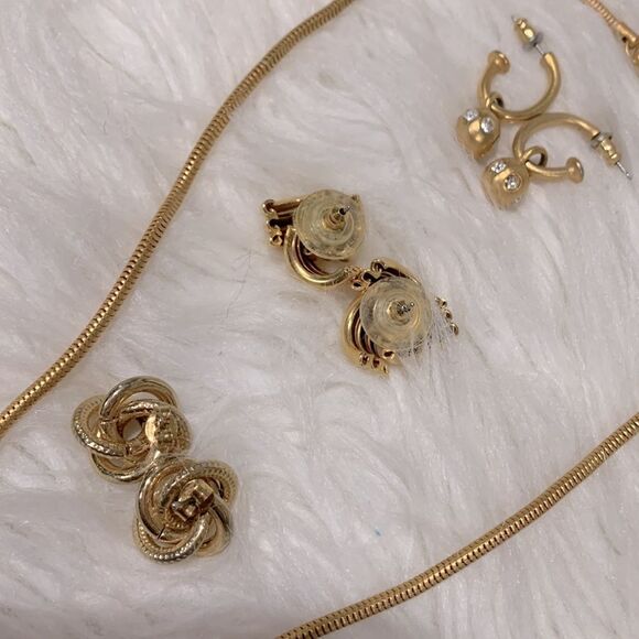 3 pierced earrings +1 necklace goldtone vintage women’s - Picture 2 of 6